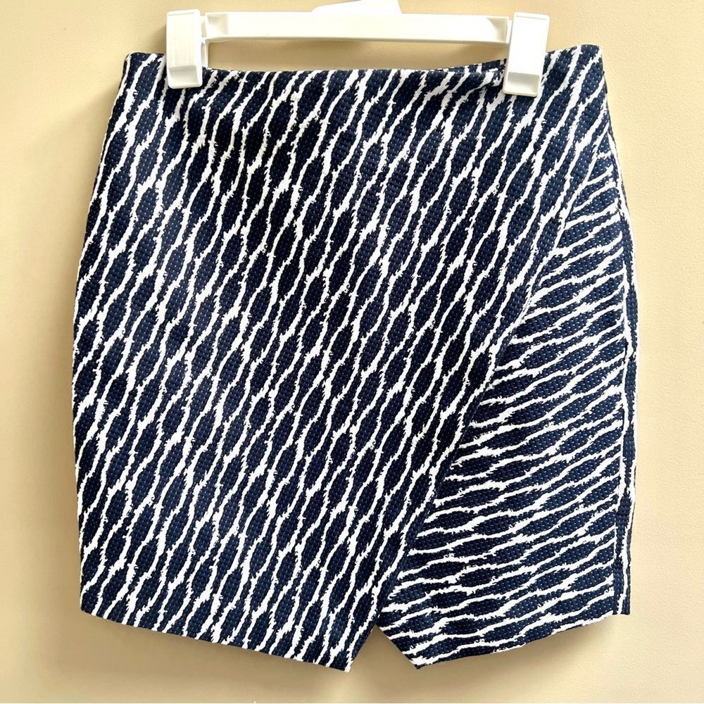 - Loft asymmetrical navy/white cotton blend skirt Sz M